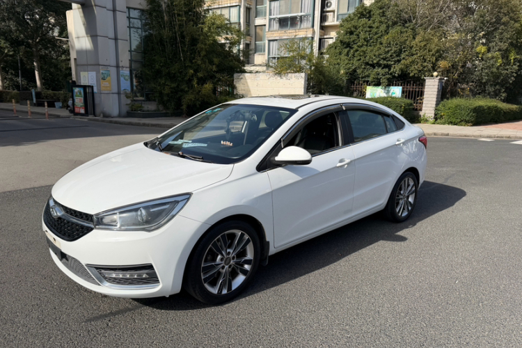 奇瑞 艾瑞泽5 2016款 1.5L 手动领锐版车身外观1