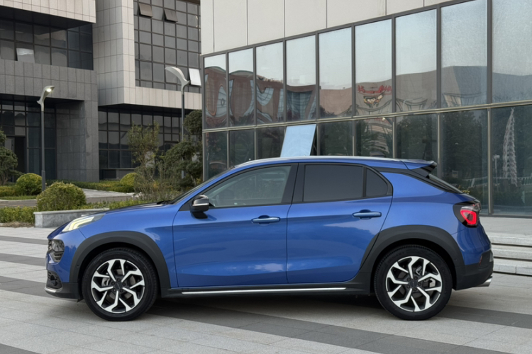 领克02 2018款 1.5T DCT两驱劲Pro版 国V车身外观6006