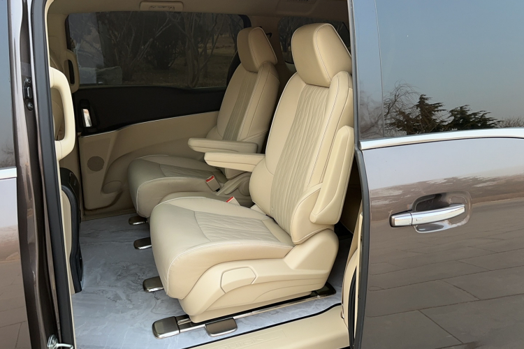 别克GL8 2023款 改款 陆上公务舱 豪华型中控内饰7005