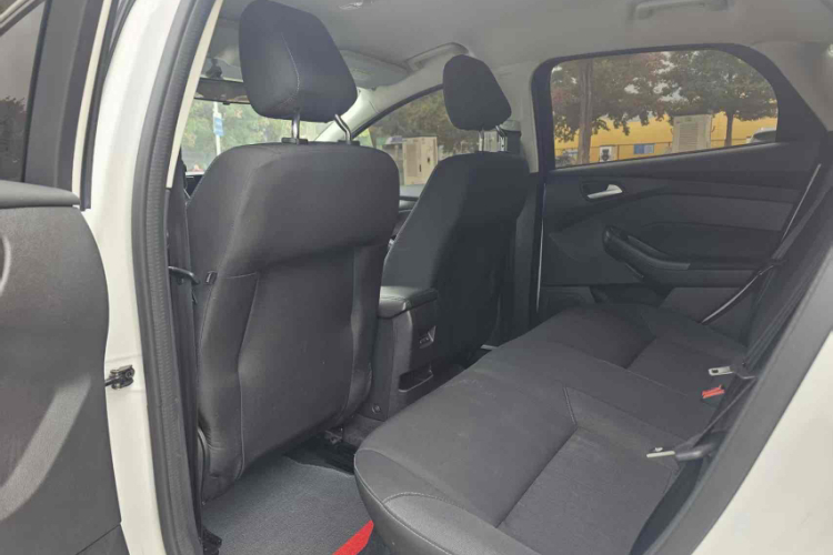 福特 福克斯 2018款 两厢经典 1.6L 自动舒适型智行版中控内饰7004