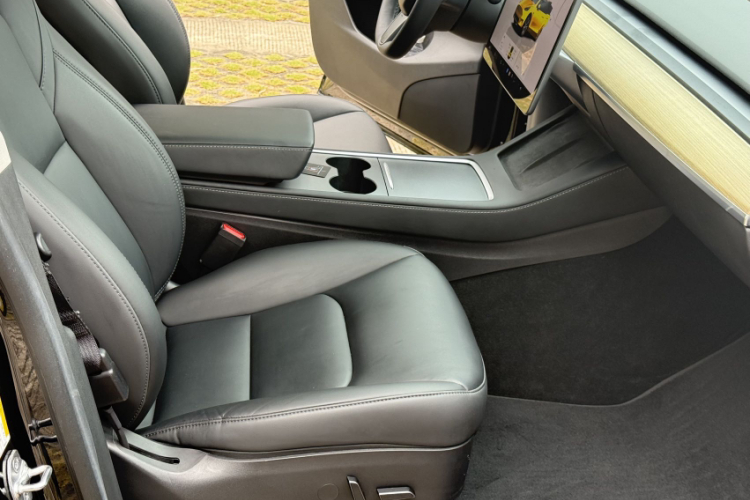 特斯拉 Model Y 2022款 改款 后轮驱动版局部细节9004