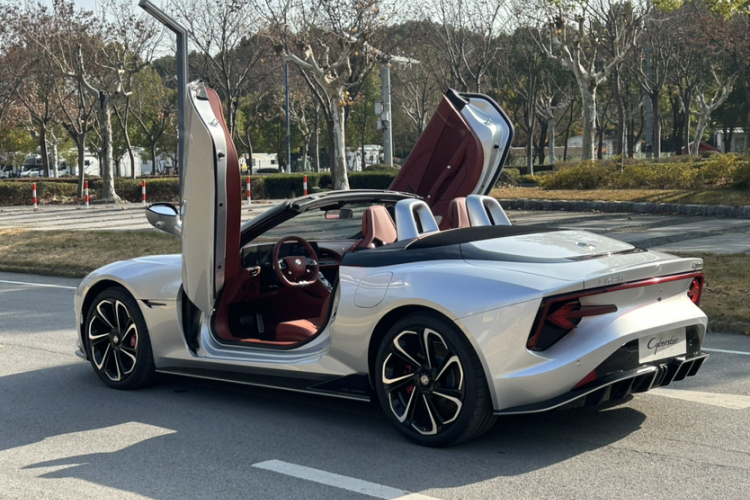 名爵 MG Cyberster 2024款 520km 传奇四驱版车身外观6009