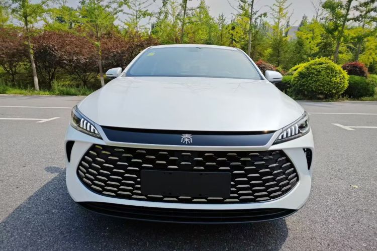 比亚迪 秦PLUS 2025款 DM-i 智驾版 55KM领先型车身外观6004