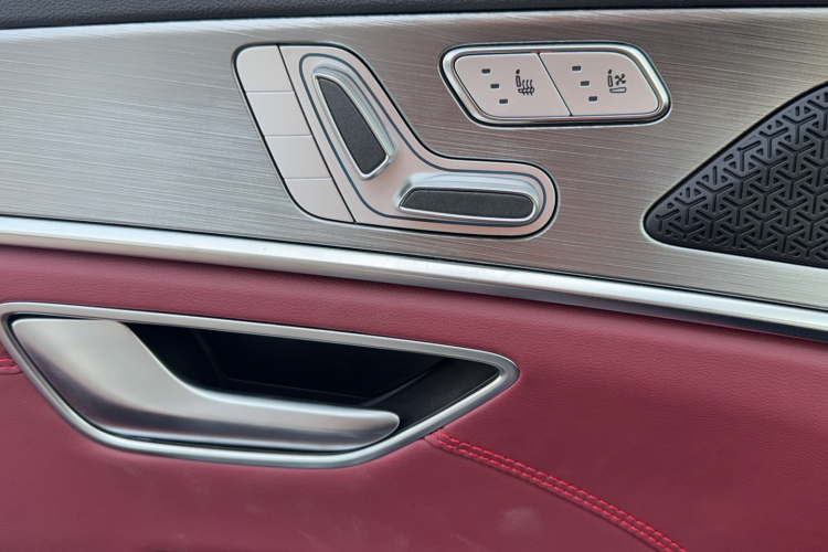 捷途X70 PLUS 2024款 冠军版 1.5T DCT冠军MAX+ 7座中控内饰7006