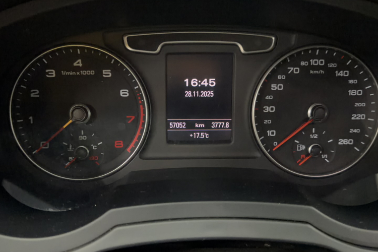 奥迪Q3 2015款 35 TFSI quattro 技术型中控内饰15