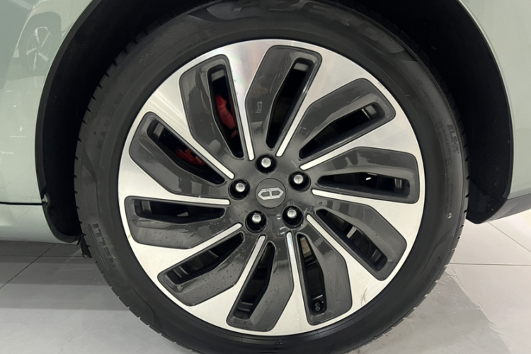 鸿蒙智行 问界M5 2022款 增程四驱性能版局部细节9003