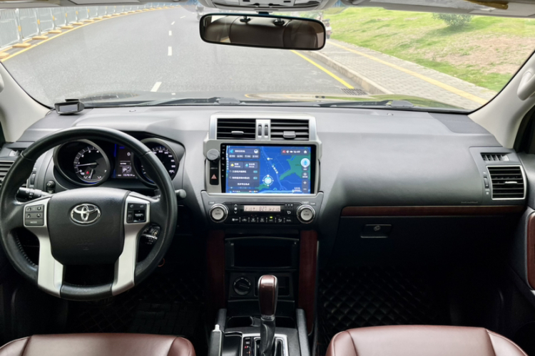 丰田 普拉多（平行进口）中控内饰7001