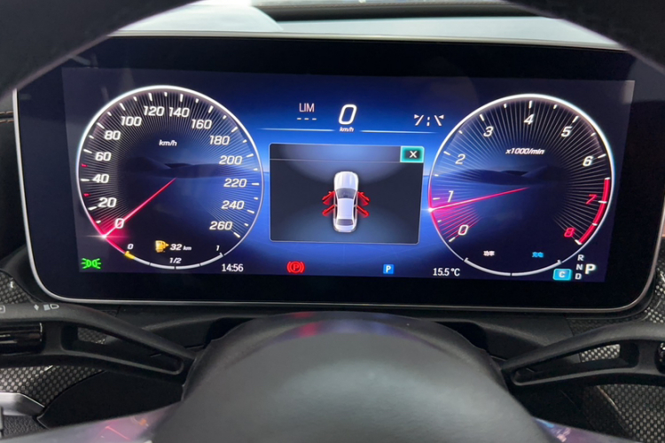 奔驰C级 2023款 C 200 L 运动版局部细节14