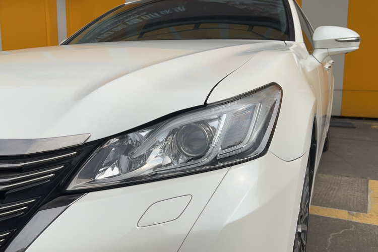 丰田 皇冠 2018款 2.0T 运动版局部细节36