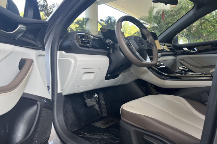 比亚迪 秦PLUS 2024款 荣耀版 DM-i 55KM领先型中控内饰7001