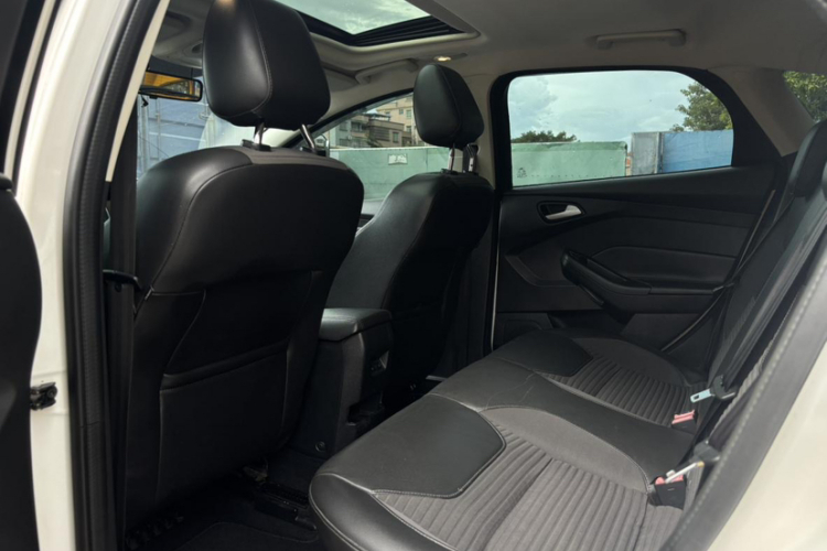 福特 福克斯 2015款 两厢 EcoBoost 180 自动精英型中控内饰7003