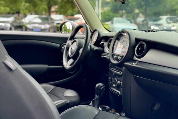 MINI Clubman 2011款 1.6L COOPER Fun中控内饰7001