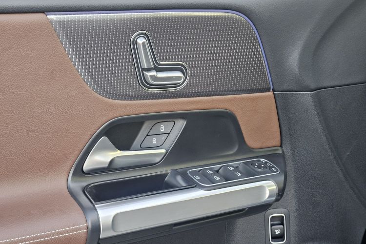 奔驰GLB 2023款 GLB 220 动感型中控内饰7004