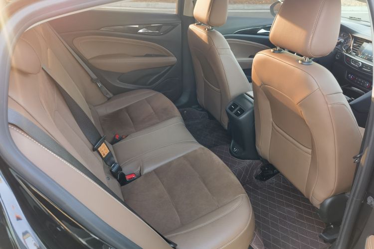 别克 君威 2022款 552T 智享型中控内饰7003