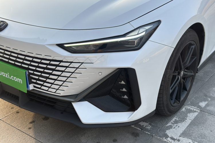 长安UNI-V 2022款 1.5T 尊贵型车身外观6010