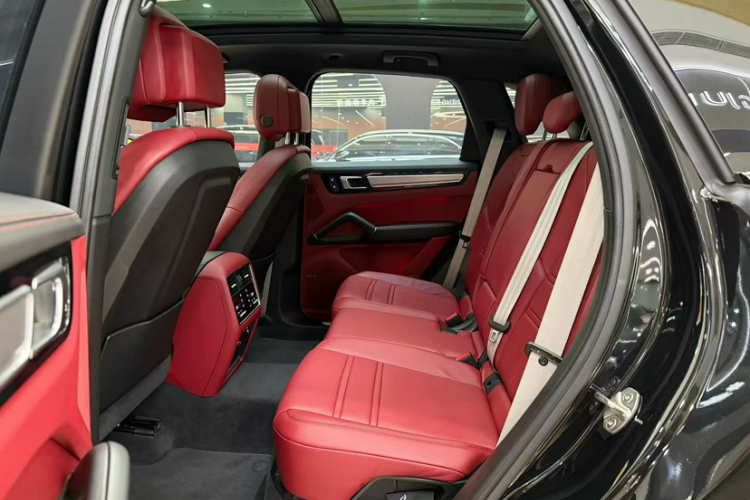 保时捷 2023款 Cayenne 3.0T 铂金版车身外观6010