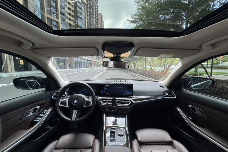 宝马3系 2023款 325Li M运动套装中控内饰7011