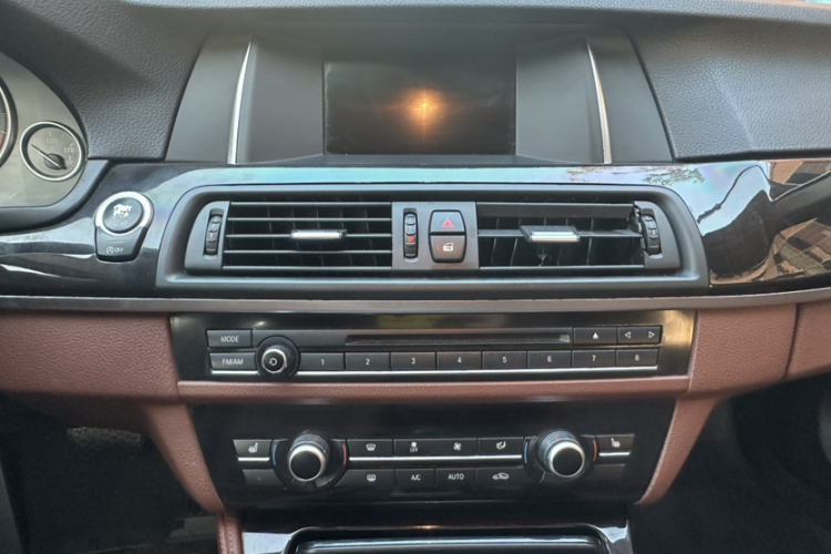 宝马5系 2017款 525Li 领先型中控内饰7002