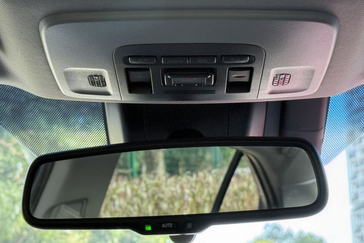 丰田 凯美瑞 2023款 2.5G 豪华版中控内饰7010