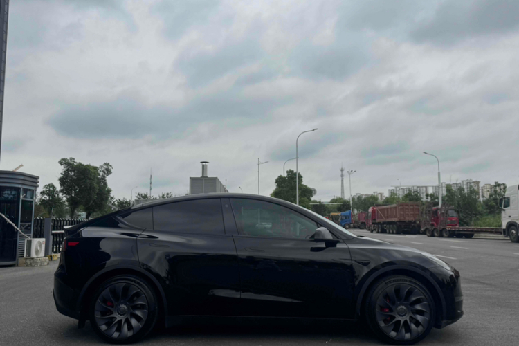 特斯拉 Model Y 2021款 标准续航后驱版车身外观6004