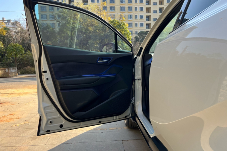 丰田C-HR 2020款 2.0L 领先版中控内饰7008