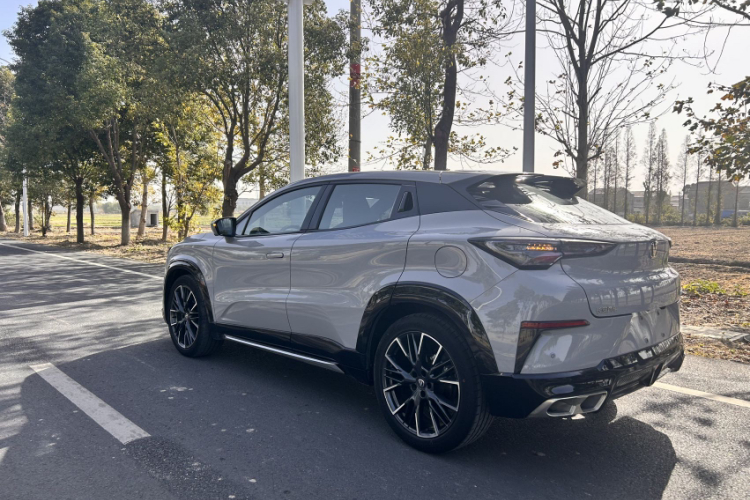 长安UNI-T 2023款 第二代 1.5T 尊贵型车身外观6010