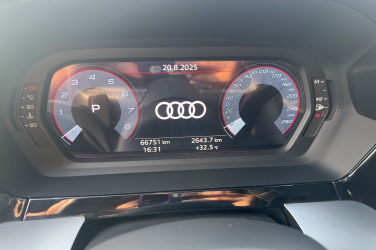 奥迪A3 2023款 改款 A3L Limousine 35 TFSI 时尚运动型中控内饰15