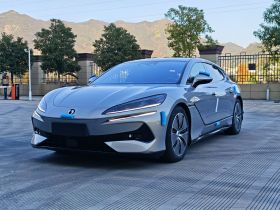 腾势Z9GT 2024款 1100四驱Max版