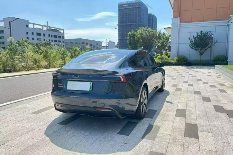 特斯拉 Model 3 2025款 后轮驱动版车身外观6004