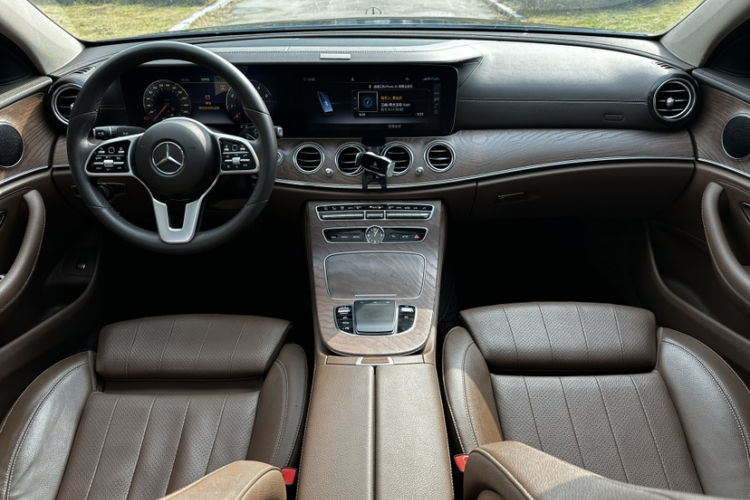 奔驰E级 2020款 E 260 L中控内饰7010