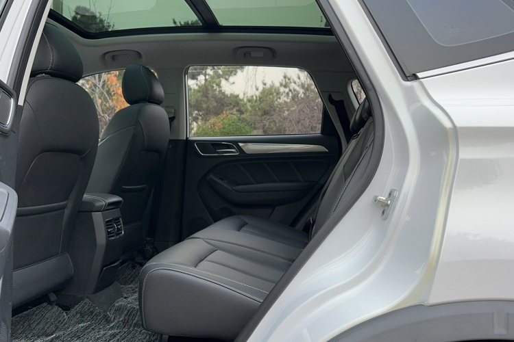 荣威RX5 2020款 20T 自动Ali智联网超越智臻版中控内饰7006