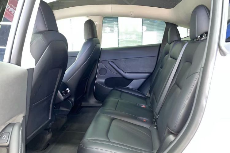 特斯拉 Model Y 2021款 标准续航后驱版中控内饰7004