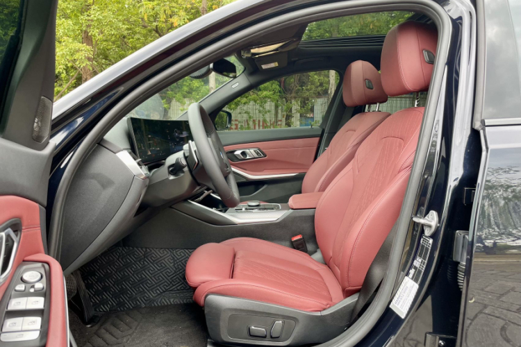 宝马3系 2024款 325i M运动曜夜套装中控内饰7003