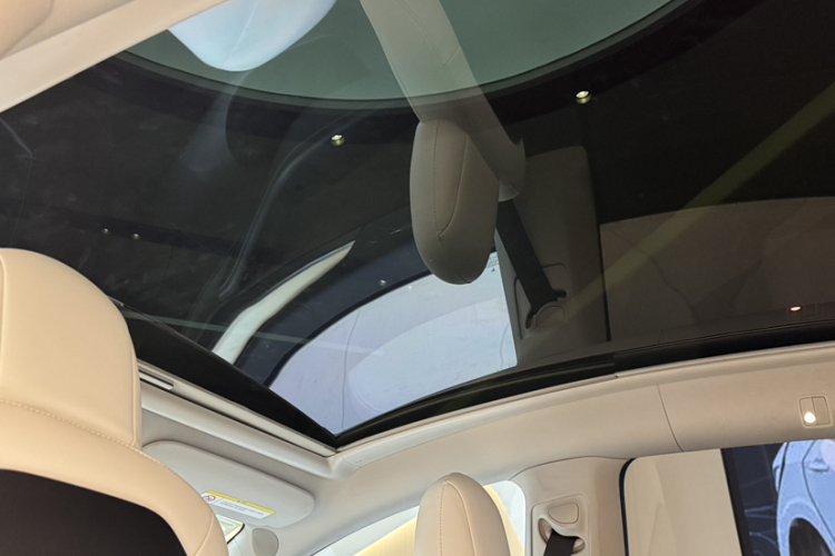 特斯拉 Model Y 2022款 长续航全轮驱动版局部细节22