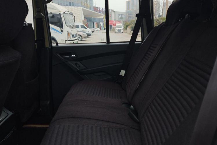 猎豹汽车 猎豹Q6 2015款 2.4L 手动四驱卓越型中控内饰7002