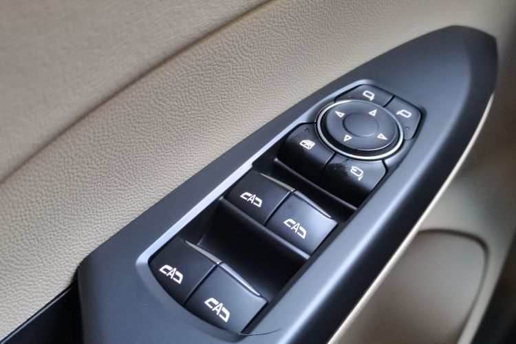 别克GL8 2023款 ES陆尊 尊享型中控内饰7008