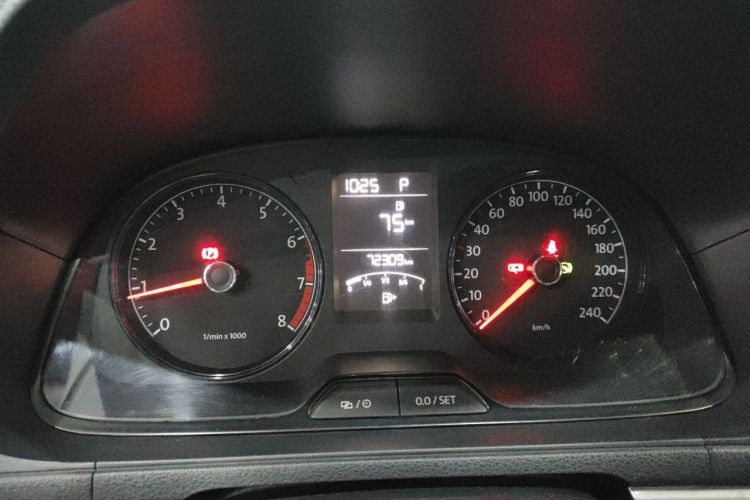 大众 朗行 2013款 1.6L 自动风尚型中控内饰15