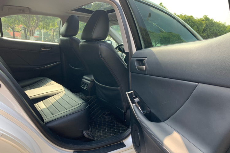 雷克萨斯IS 2017款 300 锋尚版中控内饰7008