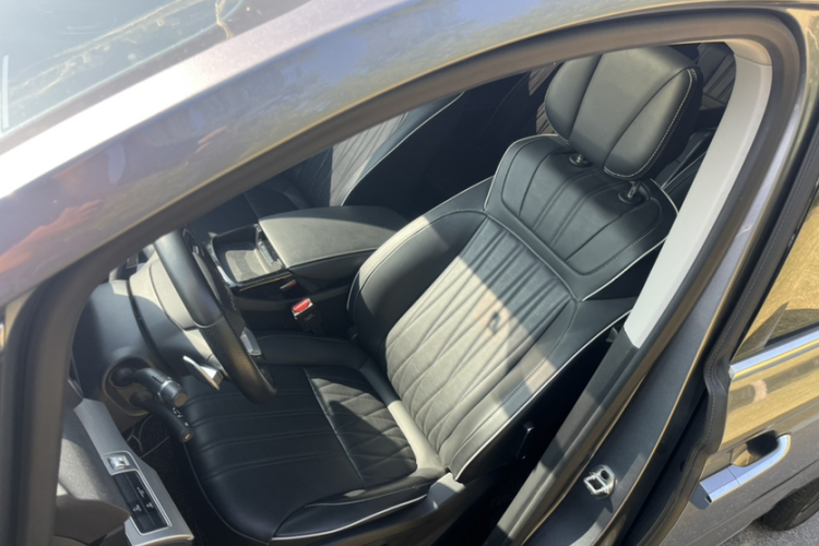 荣威iMAX8 2022款 400TGI 旗舰版局部细节19