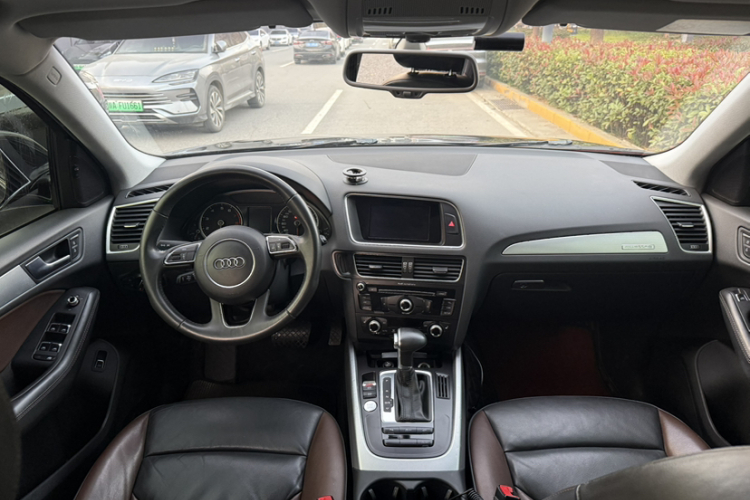 奥迪Q5 2017款 Plus 40 TFSI 技术型中控内饰7001