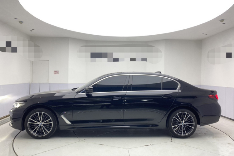 宝马5系 2023款 改款 530Li 领先型 M运动套装车身外观6002