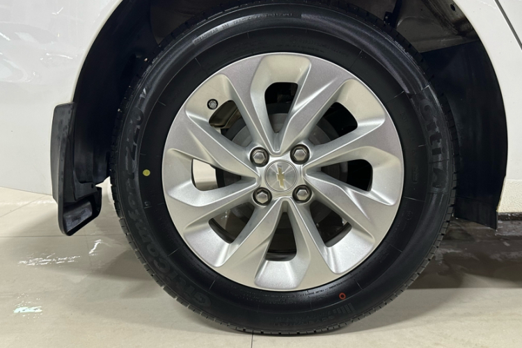 雪佛兰 科沃兹 2022款 325T 自动欣悦版中控内饰7010