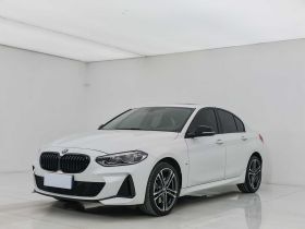 宝马1系 2021款 改款 125i M运动曜夜版