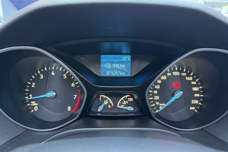 福特 福克斯 2017款 三厢 1.6L 手动风尚型智行版中控内饰15