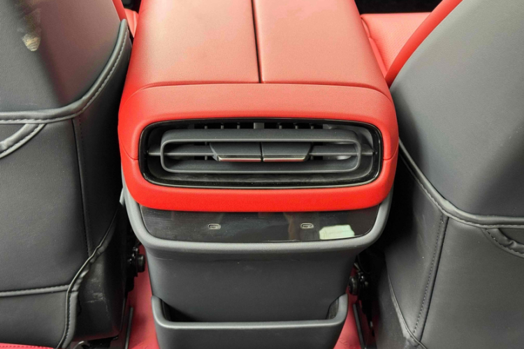 小米汽车 小米SU7 2024款 后驱长续航智驾版中控内饰7008