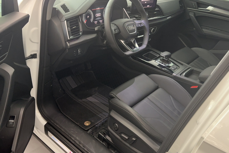 奥迪Q5L 2022款 改款 40T 豪华动感型中控内饰7002