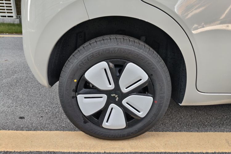 五菱汽车 宏光MINIEV 2025款 四门版 进阶款车身外观6005