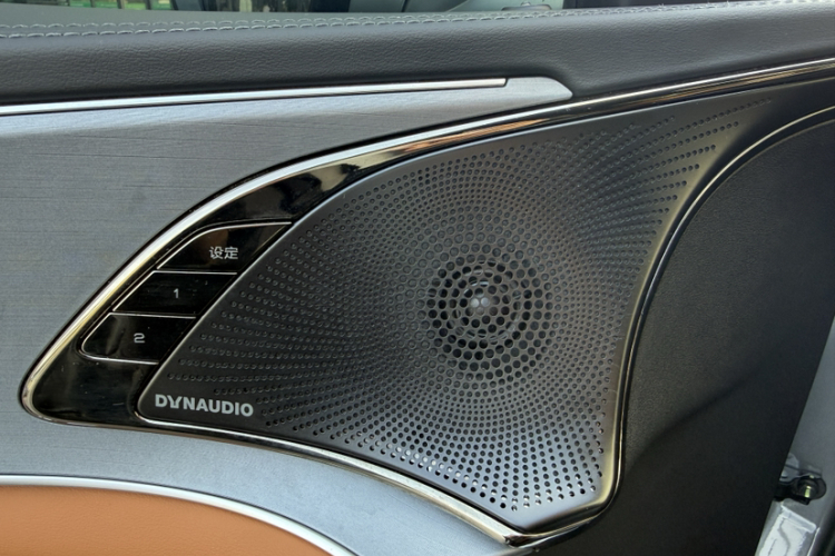 比亚迪 汉 2022款 DM-i 121KM 尊荣型局部细节9002