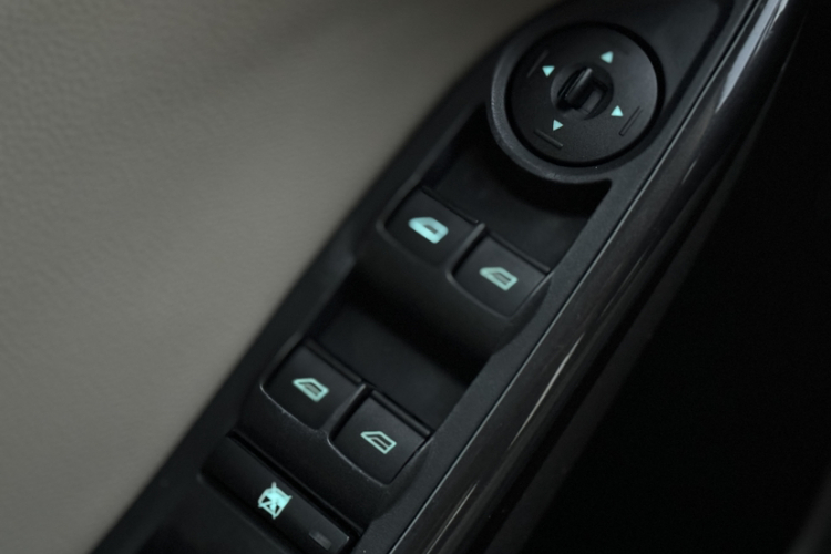 福特 福克斯 2012款 两厢 1.6L 手动风尚型中控内饰7003