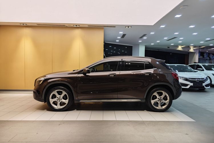 奔驰GLA 2018款 GLA 200 动感型车身外观6010